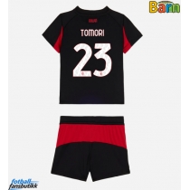 AC Milan Fikayo Tomori #23 Hjemmedraktsett Barn 2025-26 Kortermet (+ Korte bukser)